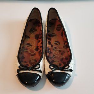 Sam Edelman White and Black Flats